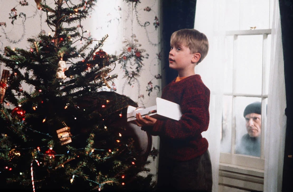 La película de 1990 estaba protagonizada por un joven Macaulay Culkin como Kevin McCallister, quien debe defenderse de dos ladrones que atacan su casa familiar durante la Navidad.