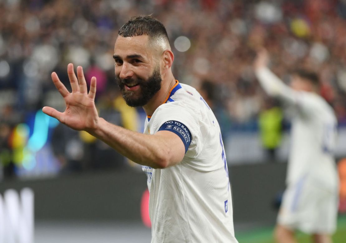 Karim Benzema celebra el título de la Champions con el Real Madrid en la temporada 2012/2022.