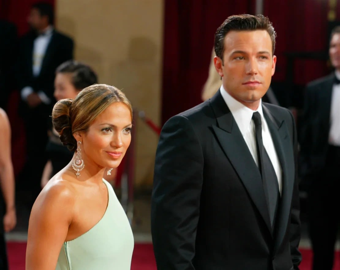 Ben Affleck y Jennifer López asisten a la 75ª edición anual de los Premios de la Academia en el Teatro Kodak el 23 de marzo de 2003 en Hollywood, California. Kevin Invierno/Getty Images.