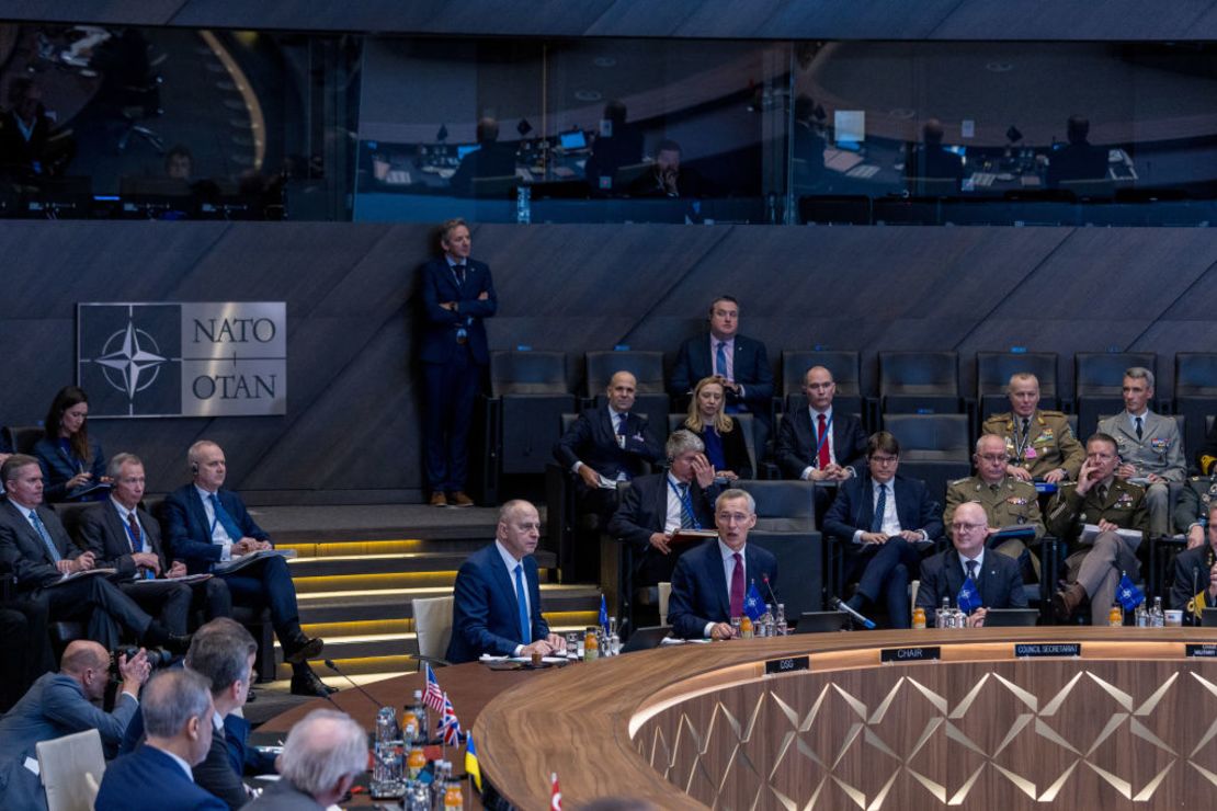 El secretario general de la OTAN, Jens Stoltenberg, habla durante la reunión del Consejo OTAN-Ucrania el segundo día de la reunión de Ministros de Asuntos Exteriores de la OTAN el 4 de abril en Bruselas. (Foto: Omar Habana/Getty Images).