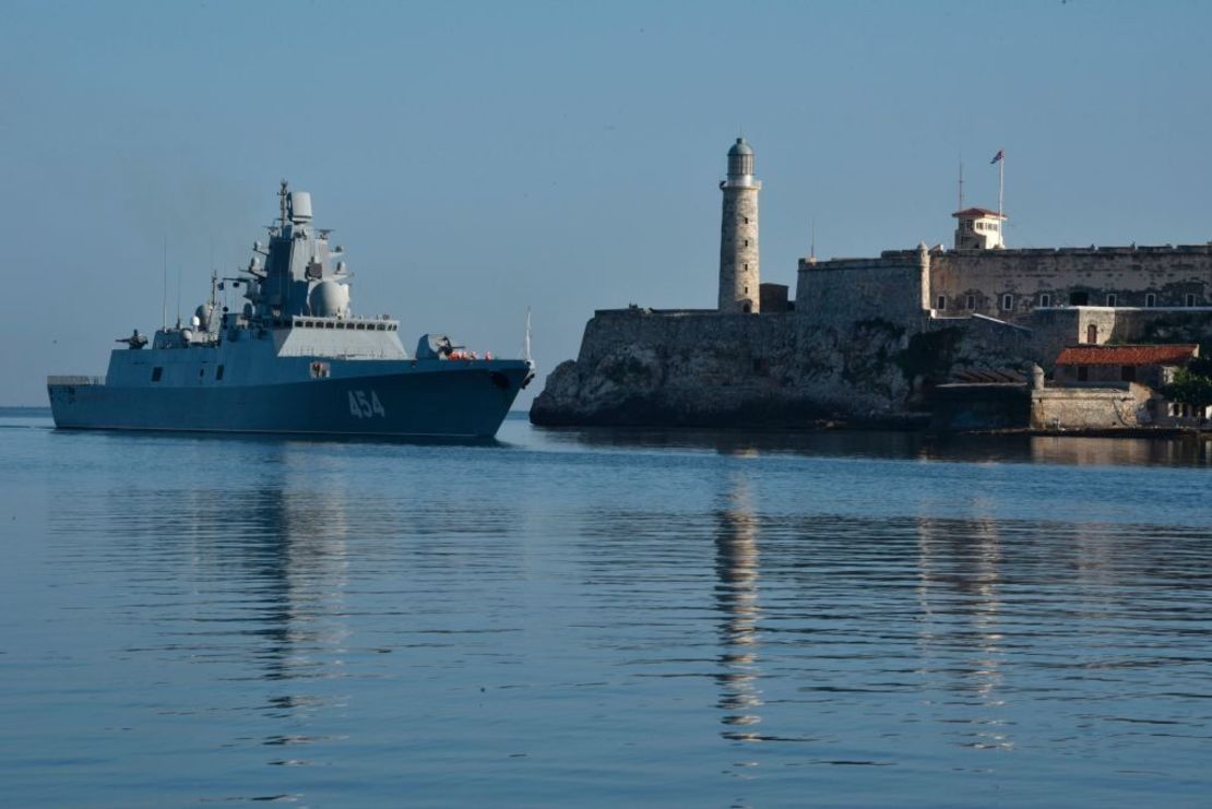 La fragata "Gorshkov" llega al puerto de La Habana el 24 de junio de 2019.