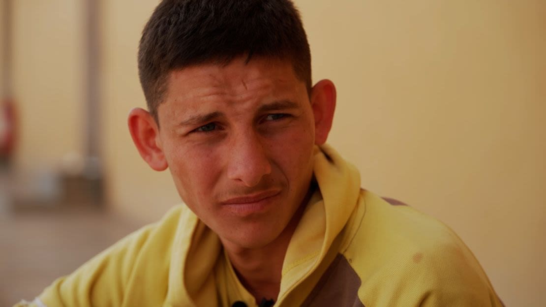 Shamil Chakar, originario de Colonia, Alemania, fue traído por sus padres a la antigua capital del autoproclamado califato de ISIS, Raqqa. Las Fuerzas de Autodefensa lo sacaron de Al-Hol y lo internaron en el centro de "rehabilitación" de Orkesh. Crédito: CNN