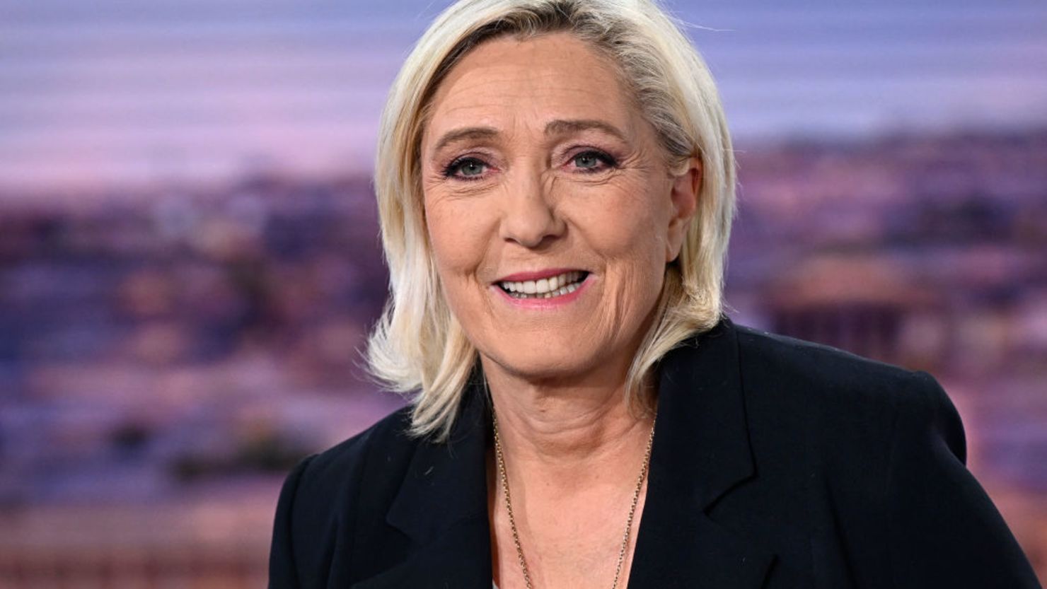 Quién es Marine Le Pen? Así es la vida de la histórica líder de la  ultraderecha en Francia | CNN