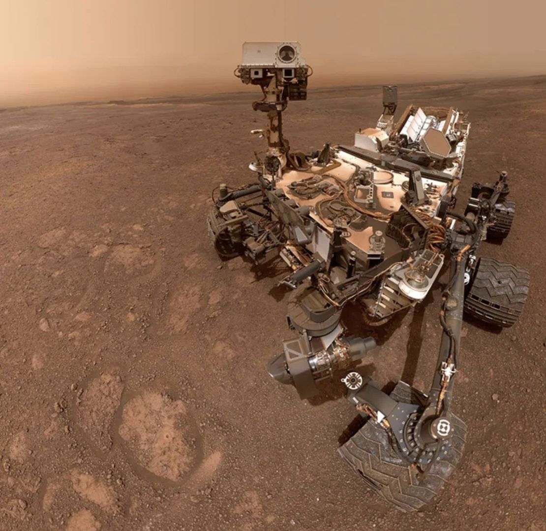 Cincuenta y siete imágenes componen esta "selfie" tomada por el rover Curiosity Mars en uno de sus sitios de perforación en enero de 2019. Crédito: NASA/Caltech-JPL/MSSS