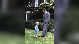 El príncipe William publicó esta foto de archivo con motivo del Día del Padre. Crédito: El príncipe y la princesa de Gales