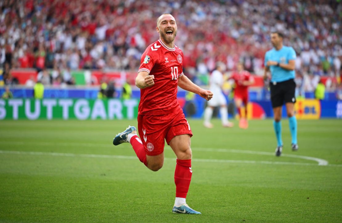 Christian Eriksen celebra el primer gol de su equipo durante el partido de la fase de grupos de la Eurocopa 2024 entre Eslovenia y Dinamarca en el Stuttgart Arena el 16 de junio de 2024 en Stuttgart, Alemania.