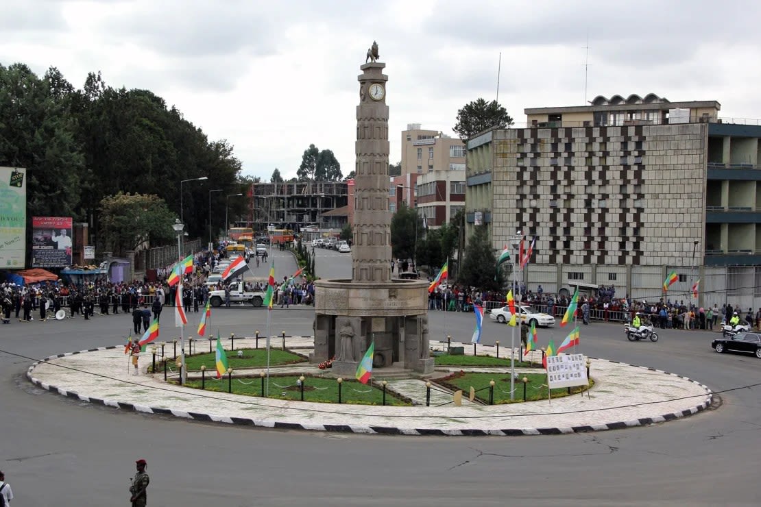 Etiopía sigue un sistema de reloj de 12 horas que va desde el amanecer hasta el anochecer. Crédito: Minasse Wondimu Hailu/Agencia Anadolu/Getty Images.