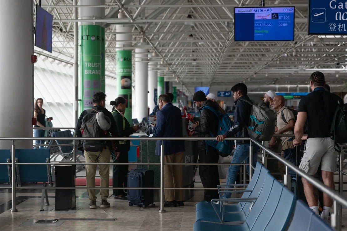 Los visitantes extranjeros no necesitan preocuparse por confundir los horarios y las fechas de sus vuelos. Las aerolíneas de Etiopía utilizan el calendario europeo. Crédito: Marc Fernández/NurPhoto/Getty Images.