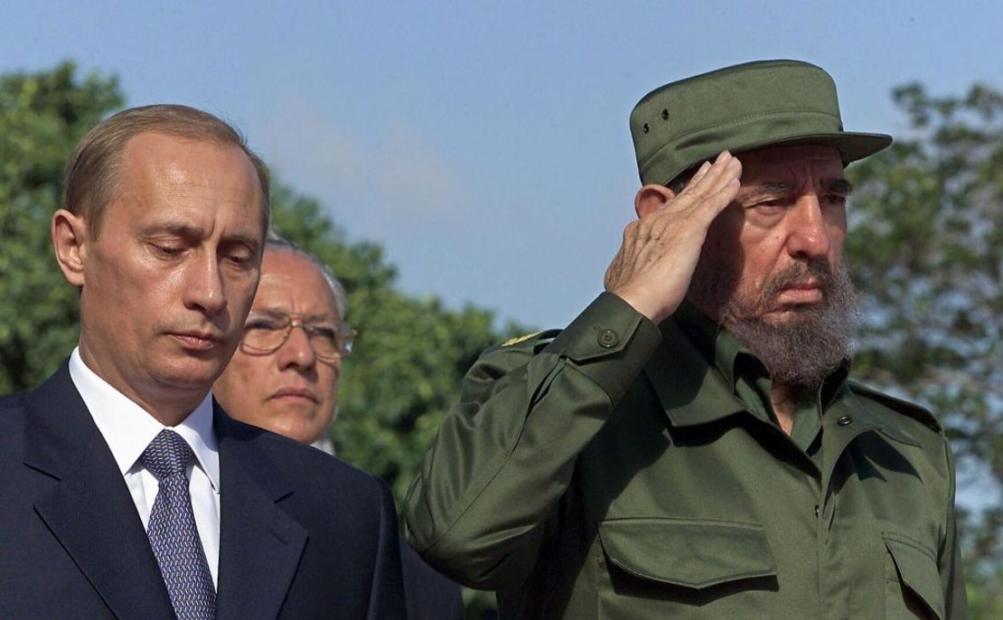 El presidente de Rusia, Vladimir Putin, y el presidente de Cuba, Fidel Castro, el 14 de diciembre de 2000, en La Habana.