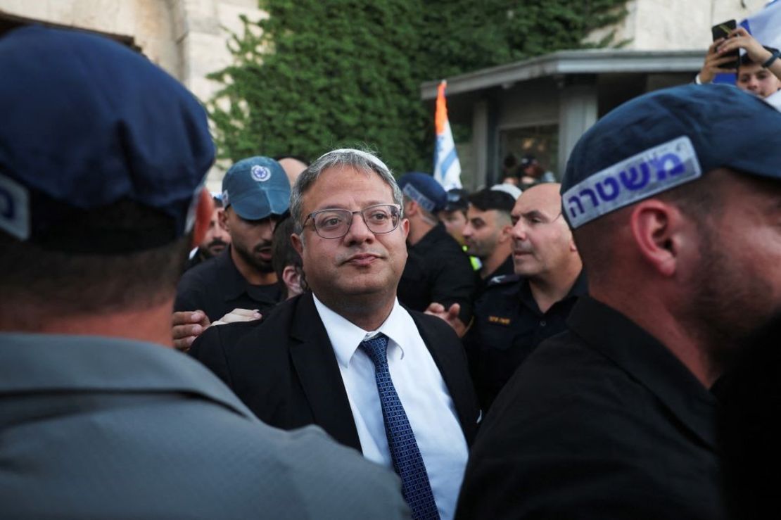 El ministro de Seguridad Nacional de Israel, Itamar Ben-Gvir, llega a la Ciudad Vieja de Jerusalén durante la marcha anual del Día de Jerusalén, en Jerusalén el 5 de junio. Crédito: Ronen Zvulun/Reuters