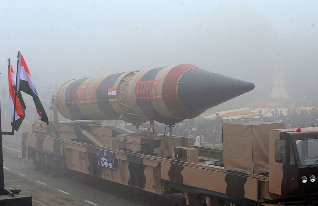 El misil con capacidad nuclear Agni III de la India durante el desfile del Día de la República india en Nueva Delhi el 26 de enero de 2010.