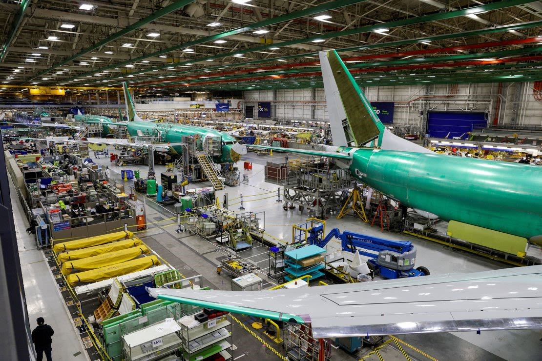 La cadena de montaje del Boeing 737 Max en una foto de archivo de 2021. Crédito: Jason Redmond/Reuters