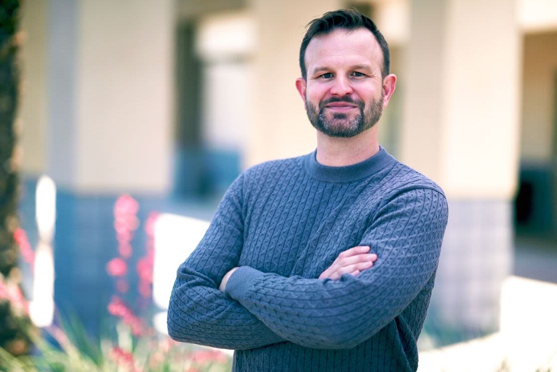 Charles Siler trabajó como miembro de un grupo de presión en Arizona para dos organizaciones sin fines de lucro a favor de los vales, pero ahora cree que el programa está perjudicando a las escuelas públicas. Crédito: Jeremy Harlan/CNN