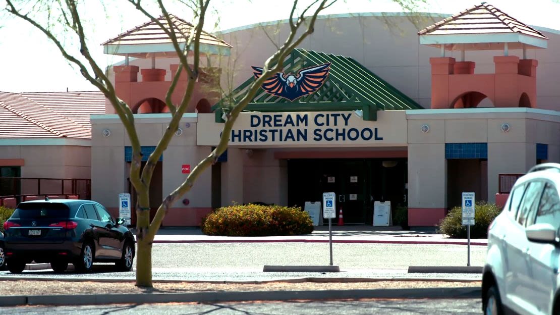 Dream City Christian School fue una de las escuelas privadas que más fondos de los contribuyentes recibió a través del programa ESA de Arizona el año pasado. Crédito: CNN