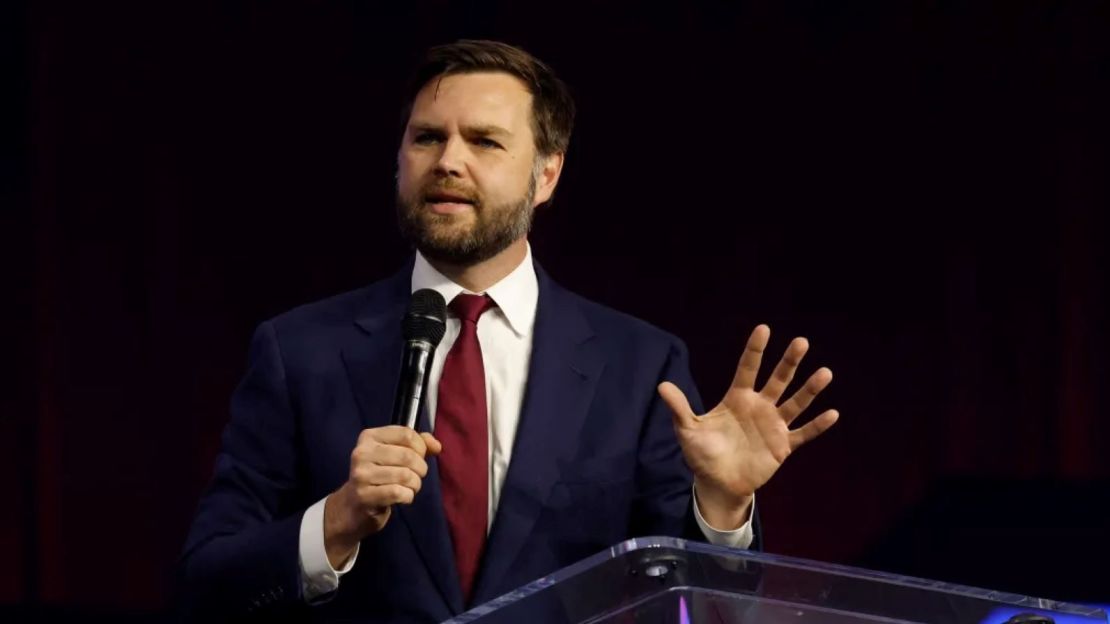 El senador J.D. Vance pronuncia un discurso en la Convención Popular Turning Point en el Huntington Place de Detroit, Michigan, el 16 de junio de 2024.