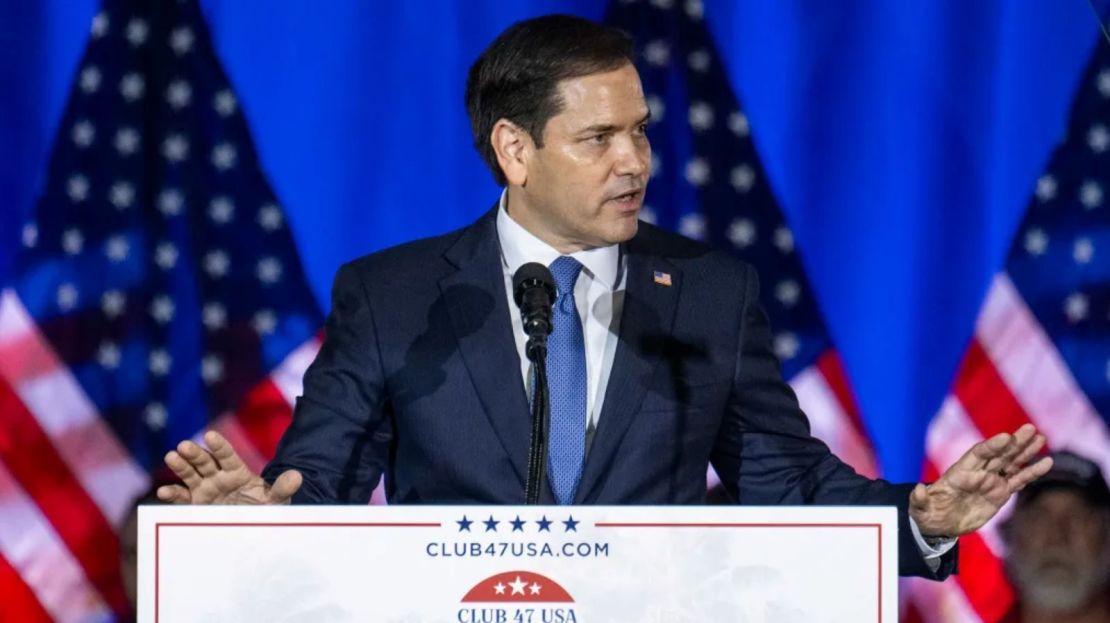 El senador Marco Rubio habla durante un acto de campaña de Trump en West Palm Beach, Florida, el 14 de junio de 2024.