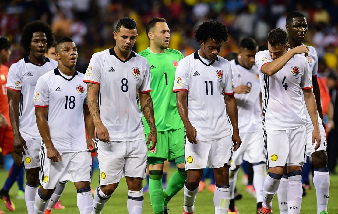 Jugadores colombianos van al entretiempo durante la semifinal de la Copa América Centenario contra Chile en Chicago, Illinois, Estados Unidos, el 22 de junio de 2016. Crédito: ALFREDO ESTRELLA/AFP vía Getty Images