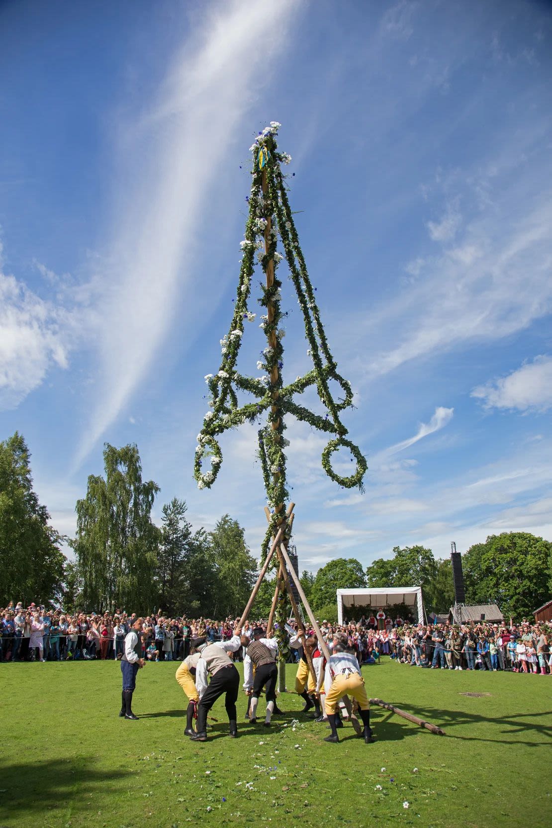 Las tradicionales celebraciones de verano tienen lugar en Skansen, el museo al aire libre más antiguo del mundo. Crédito: Jeppe Gustafsson/Shutterstock.