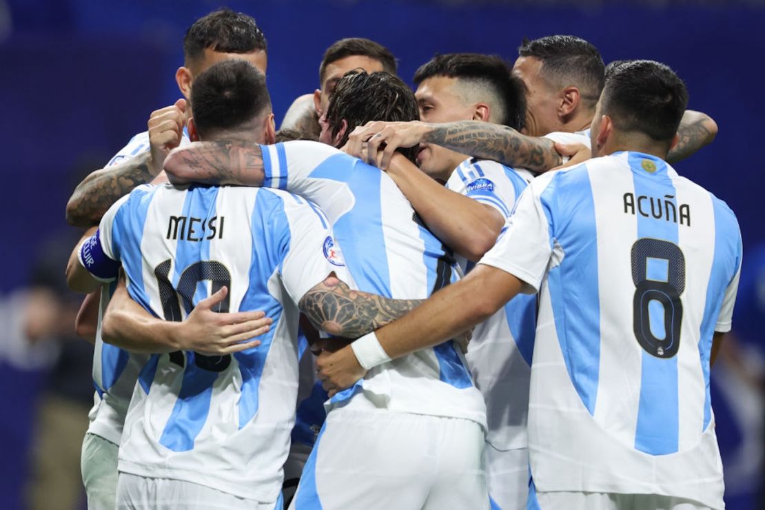 Así celebraron su primer gol los jugadores de Argentina.