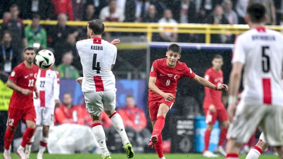 Güler marca su gol de larga distancia contra Georgia. Image