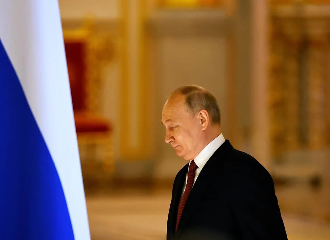 El presidente de Rusia, Vladimir Putin, asiste a una reunión con sus confidentes de la campaña electoral en el Kremlin en Moscú, el 20 de marzo 2024.