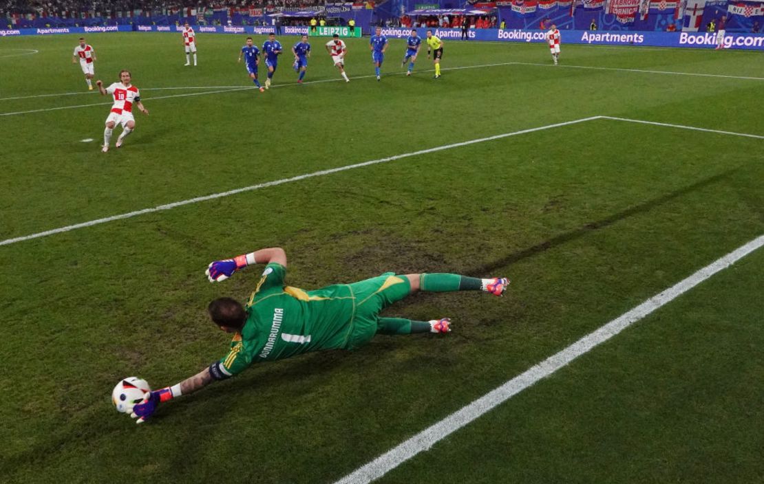 La atajada de Donnarumma. Crédito: Dan Mullan/Getty Images