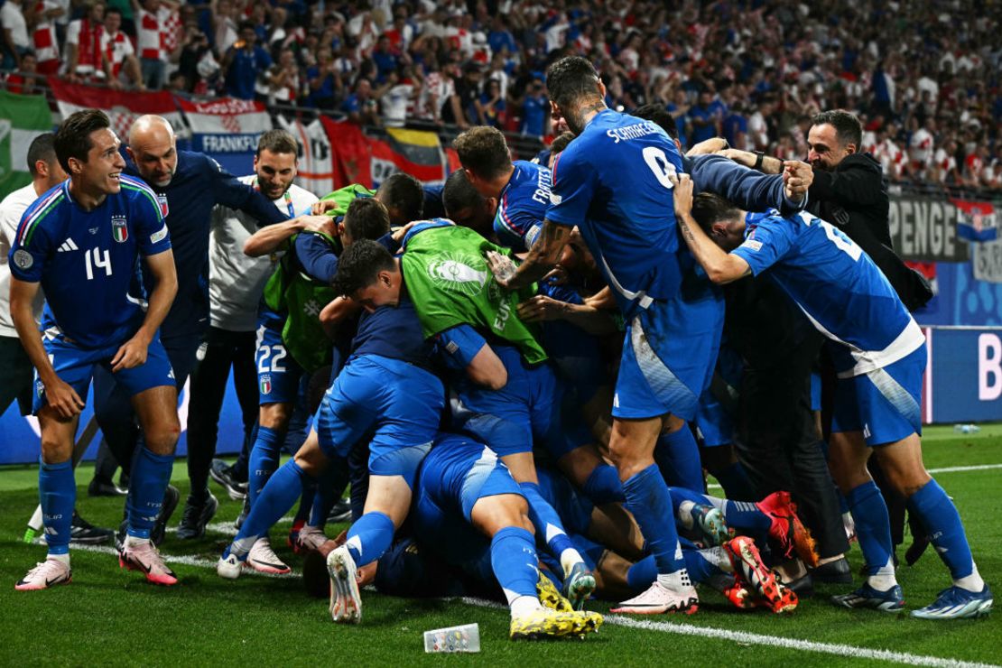 Celebración de Italia tras el gol de Zaccagni.Crédito: GABRIEL BOUYS/AFP via Getty Images