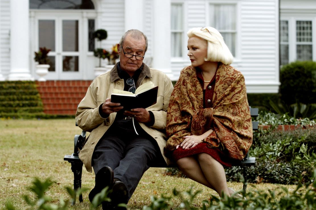 James Garner y Gena Rowlands en una escena de "The Notebook".