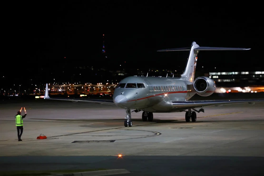 El jet privado que transportó al fundador de WikiLeaks, Julian Assange, a su llegada a Canberra, Australia, el 26 de junio de 2024.