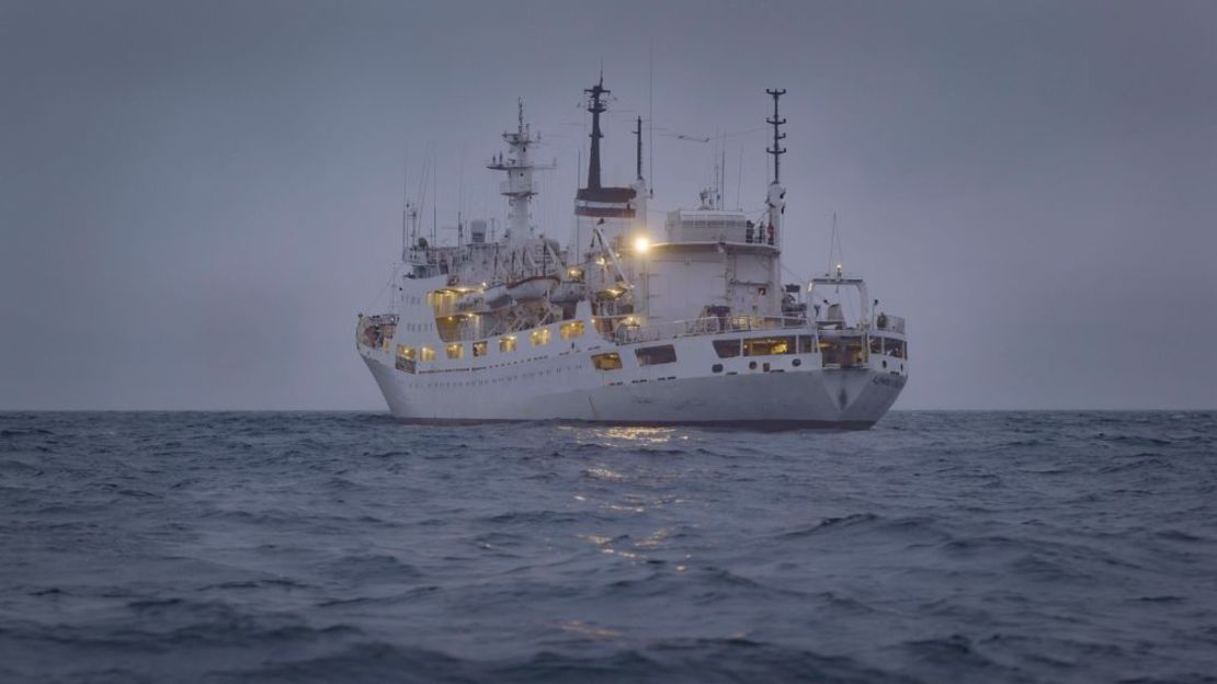 Una investigación conjunta de cuatro emisoras públicas alegó que barcos espía rusos estaban recopilando información de inteligencia en el mar. Crédito: Morten Kruger/DR