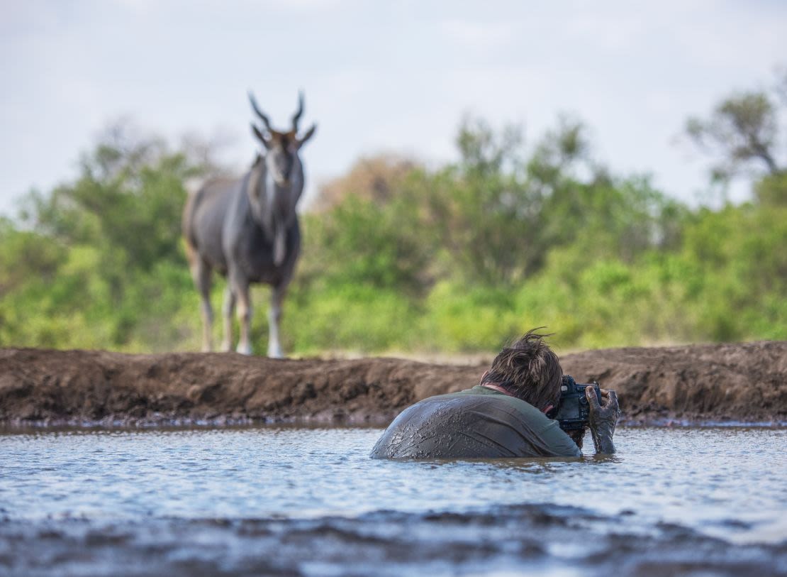 Du Toit dice que sus fotografías pueden parecer hermosas, "pero la realidad de conseguir esas fotografías es muy diferente". Crédito: Simon YM Pang