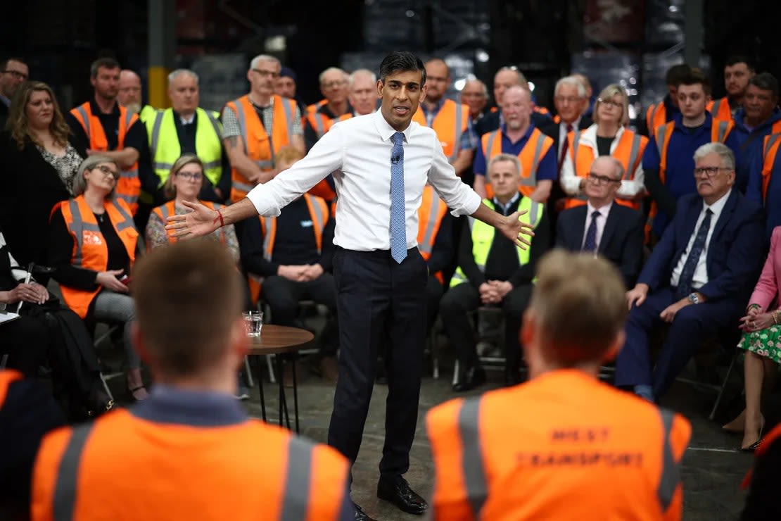 Sunak celebró un acto de campaña en el centro de Inglaterra el jueves, el inicio de un agotador calendario de actos para todos los partidos. Henry Nicholls/AFP/Getty Images