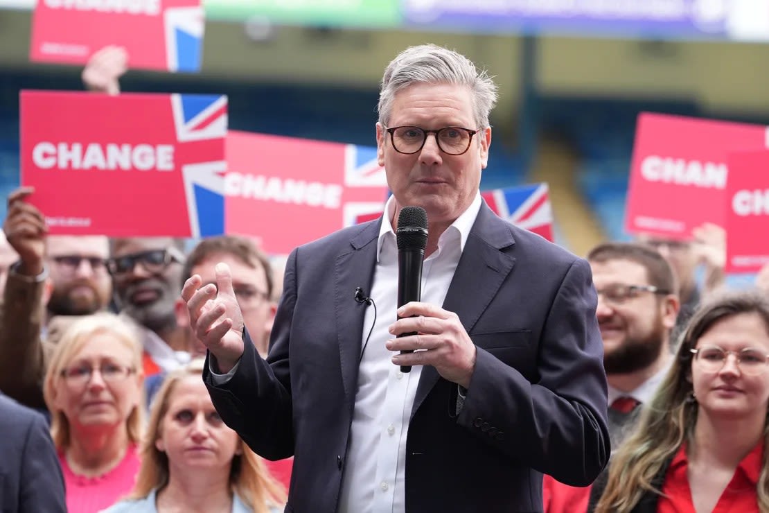 El líder laborista Keir Starmer, favorito en las elecciones, lanza su campaña en Gillingham el jueves. Gareth Fuller/PA