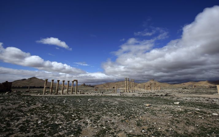 Si había algo distintivo de Palmira era su vía principal con su gran columnata: este camino, que daba la bienvenida a los comerciantes de las caravanas que entraban en la urbe, se extiende a lo largo de 1,3 kilómetros con 750 columnas alineadas a ambos lados (AFP/Getty Images).