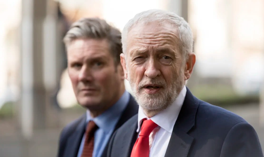 Starmer, de izquierda y entonces líder laborista Jeremy Corbyn habla con los medios de comunicación en la sede de la Comisión de la UE el 21 de marzo de 2019 en Bruselas, Bélgica. Thierry Monasse/Getty Images