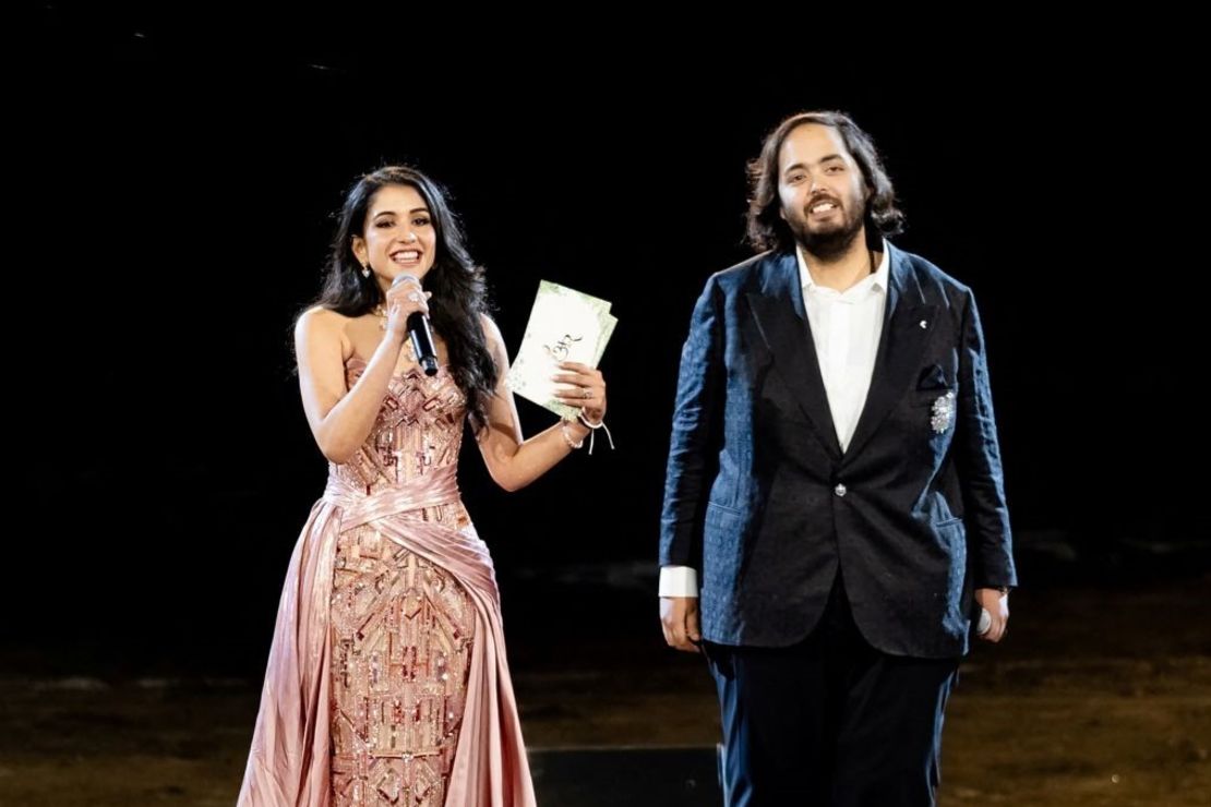 Anant Ambani y Radhika Merchant en las celebraciones previas a su boda en Jamnagar, Gujarat, India, el 1 de marzo de 2024. Crédito: Reliance Industries/Handout/Reuters