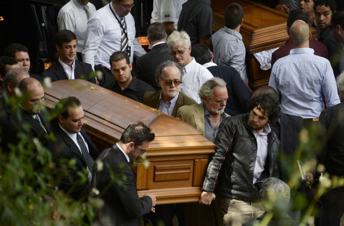 Familiares, amigos y seguidores se despidieron de Mónica Spear y su esposo Thomas Henry Berry durante su funeral y entierro en Caracas.
