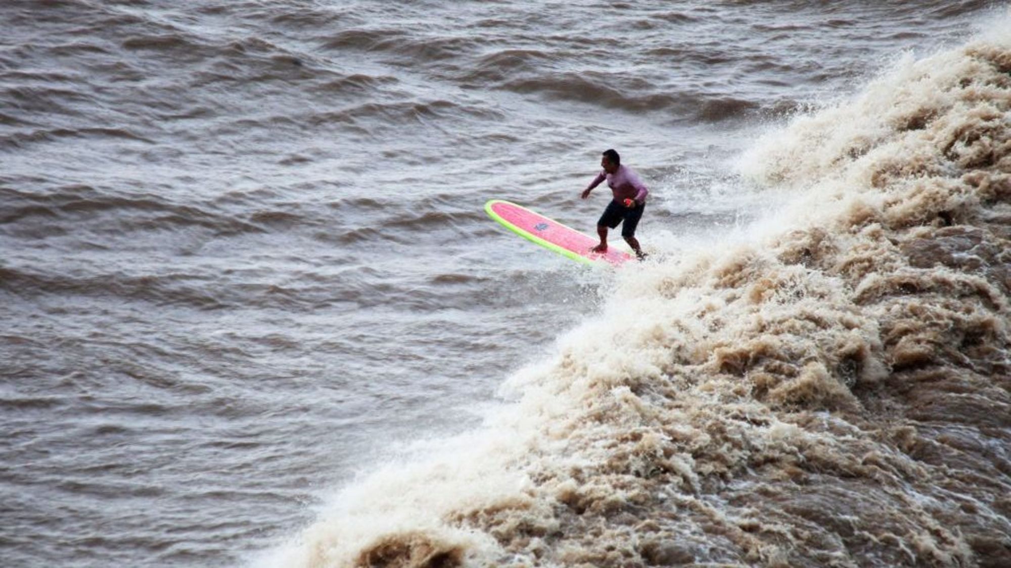 CNNE 1716005 - surf-brazil-pororoca