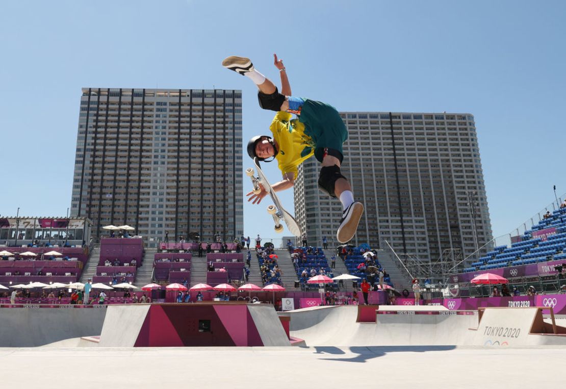 Kieran Woolley del Equipo de Australia compite durante la eliminatoria preliminar 3 de la prueba park de skateboarding masculino en el día trece de los Juegos Olímpicos de Tokio 2020 en el Parque Deportivo Urbano Ariake el 05 de agosto de 2021 en Tokio, Japón. Crédito: Ezra Shaw/Getty Images