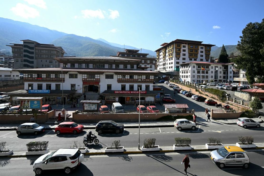 En la Oficina General de Correos de Thimpu, los turistas pueden convertir uno de sus selfies en un sello oficial de Bután. Crédito: Money Sharma/AFP/Getty Images