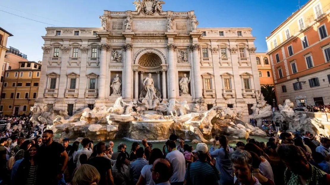 Italia ha registrado cifras récord de visitantes, mientras que el Reino Unido lucha por recuperar las cifras anteriores a la pandemia. JC Milhet/Hans Lucas/AFP/Getty Images