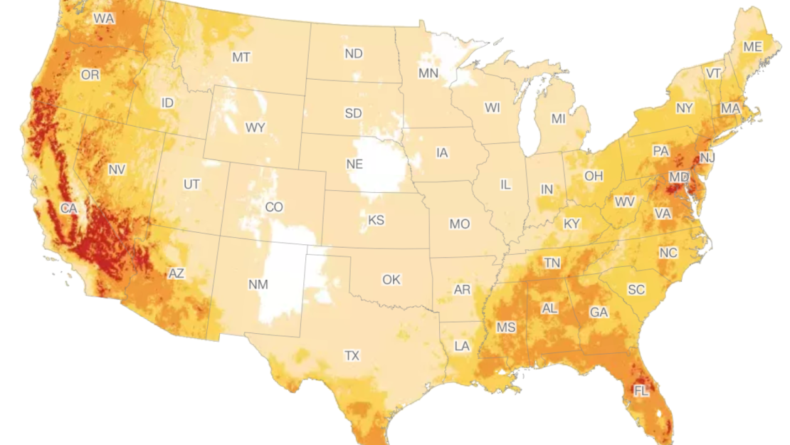 Datos recogidos dos veces al día. Última actualización el 9 de julio de 2024 a las 4 a.m. (hora de Miami)Nota: El mapa muestra cuatro categorías de riesgo: menor afecta a las personas muy sensibles al calor, especialmente si están al aire libre sin refrigeración o suficiente agua; moderado afecta a las personas sensibles, podría afectar a algunos sistemas de salud e industrias; mayor afecta a cualquier persona sin refrigeración o suficiente agua, es probable que afecte a los sistemas de salud, industrias e infraestructuras; y extremo afecta a aquellos sin refrigeración o agua durante el calor prolongado sin noches frescas, es probable que afecte a la mayoría de los sistemas de salud, industrias e infraestructuras. Las zonas no sombreadas representan un riesgo muy bajo o nulo de calor.Fuente: Servicio Meteorológico Nacional y Centros para el Control y la Prevención de Enfermedades de EE.UU.Gráficos: Byron Manley, Matt Stiles y Renée Rigdon, CNN