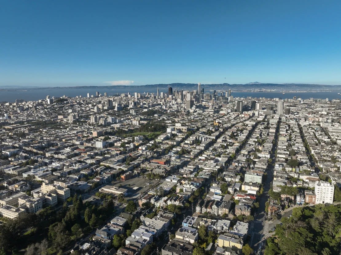 Vista aérea de la ciudad mirando hacia el centro el 5 de junio de 2024, San Francisco, California.