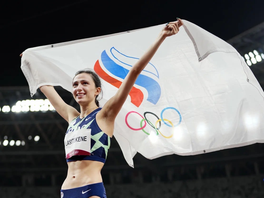 Mariya Lasitskene, del Comité Olímpico de Rusia, ganó la medalla de oro en salto de altura femenino en los Juegos Olímpicos de Tokio.