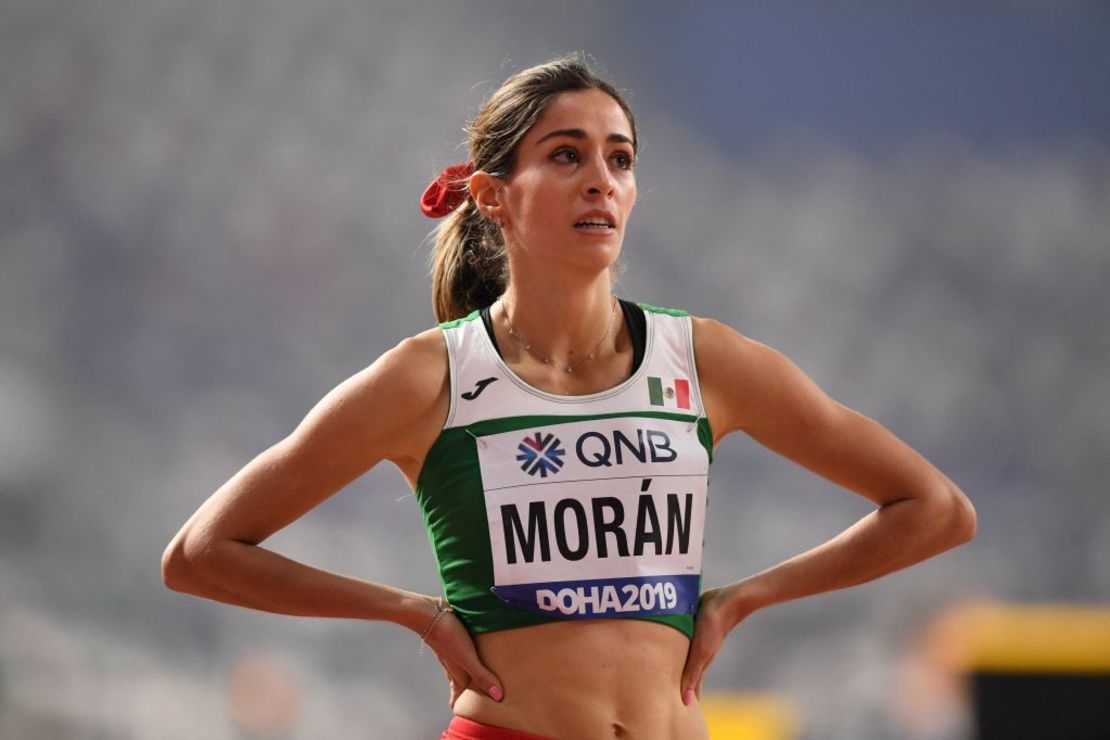 La mexicana Paola Moran reacciona después de competir en las series de 400 metros femeninos en el Campeonato Mundial de Atletismo 2019 de la IAAF en el Estadio Internacional Khalifa, en Doha, el 30 de septiembre de 2019.