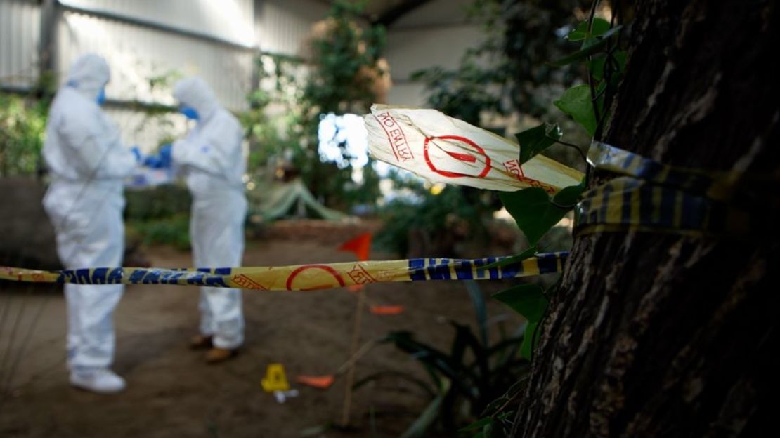 Iniciativa busca preparar a guardabosques y estudiantes para recuperar evidencia de caza furtiva. Crédito: Jo Munnik/CNN