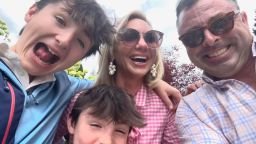 La familia Van Epps, de izquierda a derecha: James Ryan, de 12 años; Harrison, de 10; con sus padres Laura y Ryan. Los cuatro murieron el 30 de junio en un accidente aéreo al norte del estado de Nueva York.