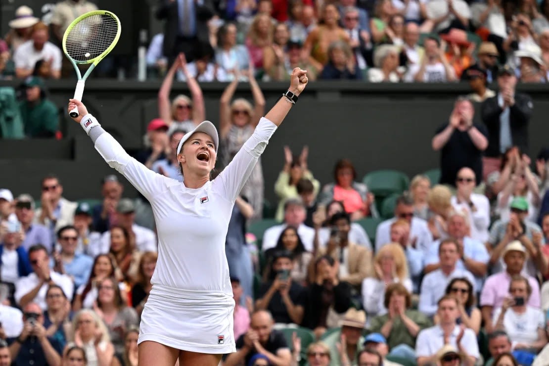 Krejčíková celebra su pase a la final tras derrotar a Elena Rybakina.