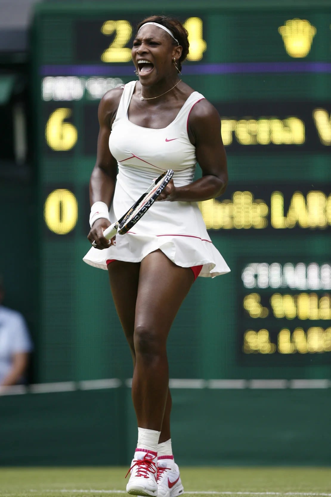 Las fresas con crema son un manjar tradicional en la cancha de Wimbledon, pero el homenaje de Williams en 2010 no estaría permitido hoy en día, ya que los tejidos blanquecinos están prohibidos, además de los pantalones cortos brillantes o las zapatillas deportivas con acentos de color.