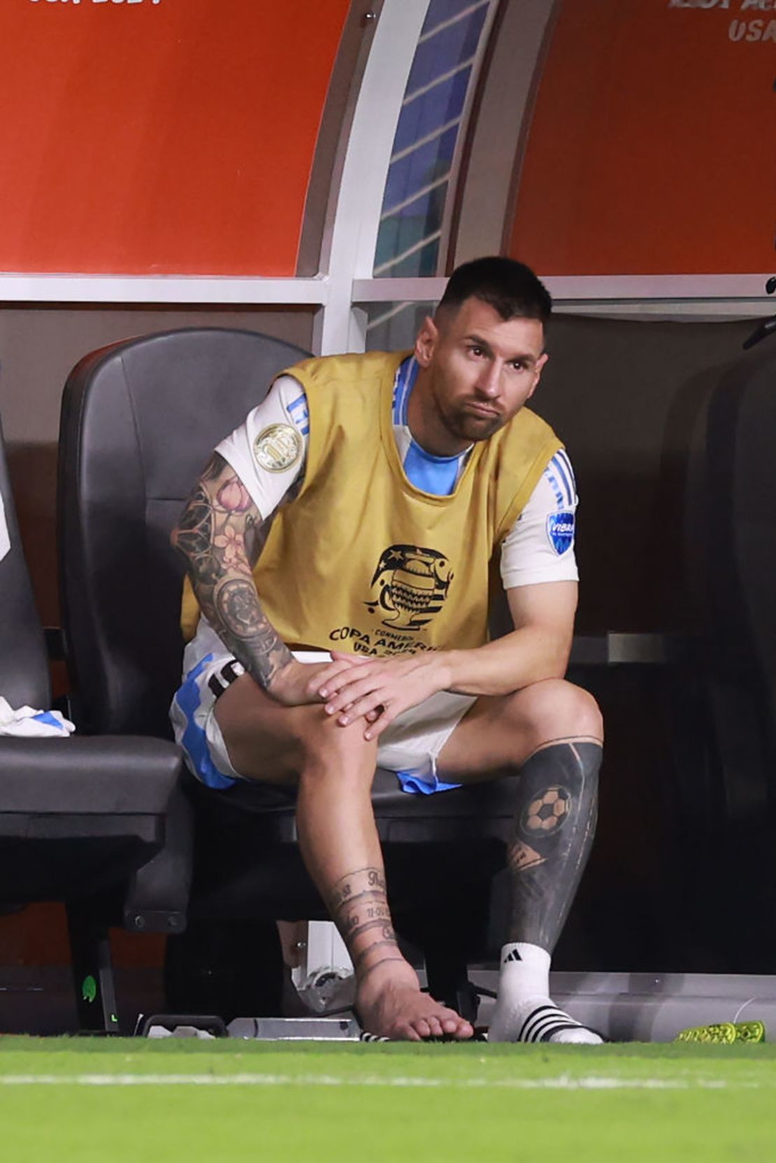 El tobillo lesionado de Messi.